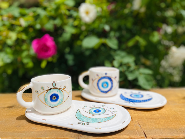 فنجان و زیری چشم و ماه